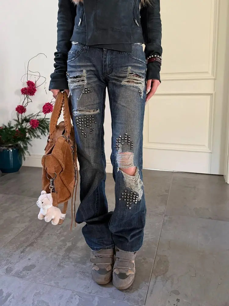 Scene Women’s Distressed Rivet Straight-Leg Jeans