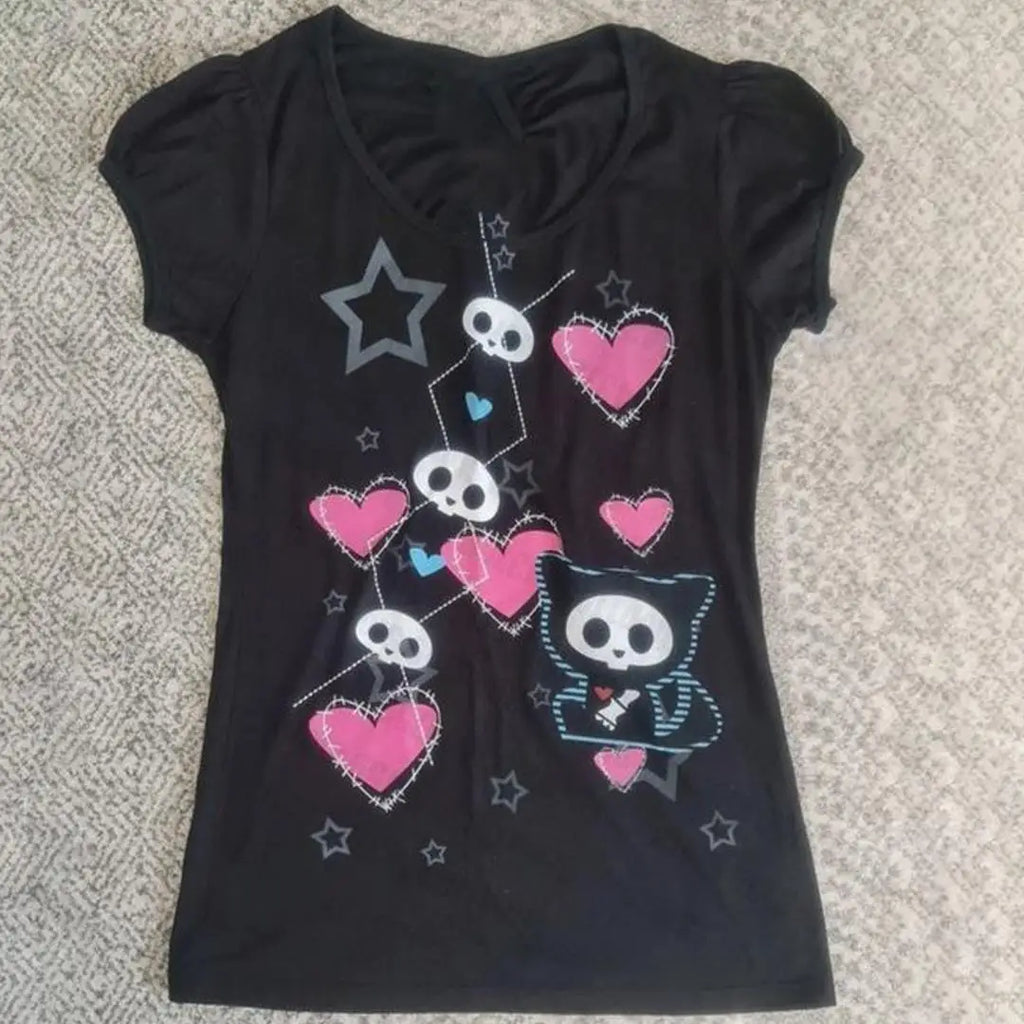 Scene Women's Black Skull and Heart Graphic Top